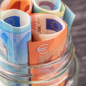 Euro Stabilizes as Spain Posts Strong Job Data